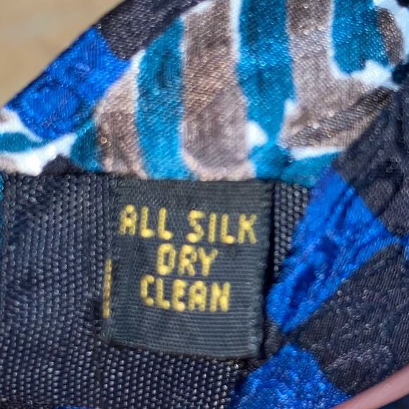 Karl Lagerfeld Silk Tie - Picture 5 of 6